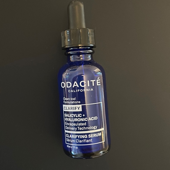 Odacité
Salicylic and Hyaluronic Acid Clarifying Serum
 30ml - Picture 3 of 3